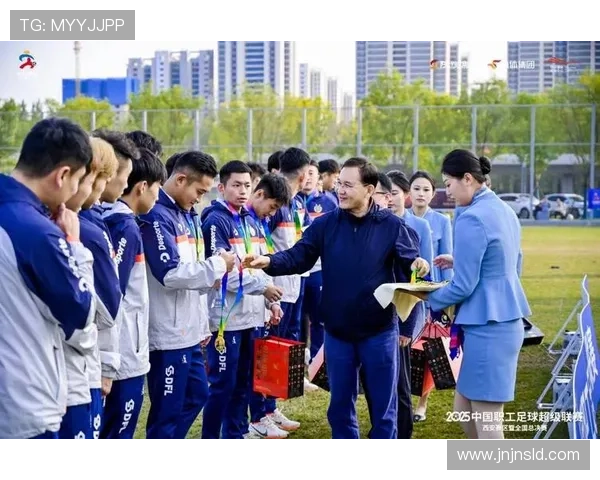 西安足球队战术创新引发热议助力球队崛起与发展 西安足球队战术创新引发热议助力球队崛起与发展