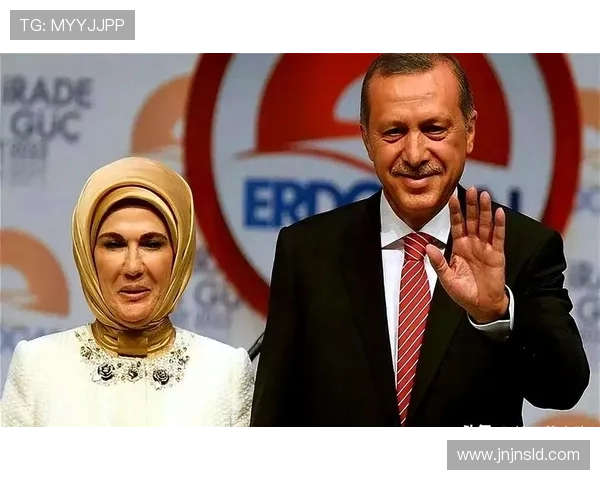 足球明星的爱妻们在土耳其的短暂生活记录与精彩瞬间分享